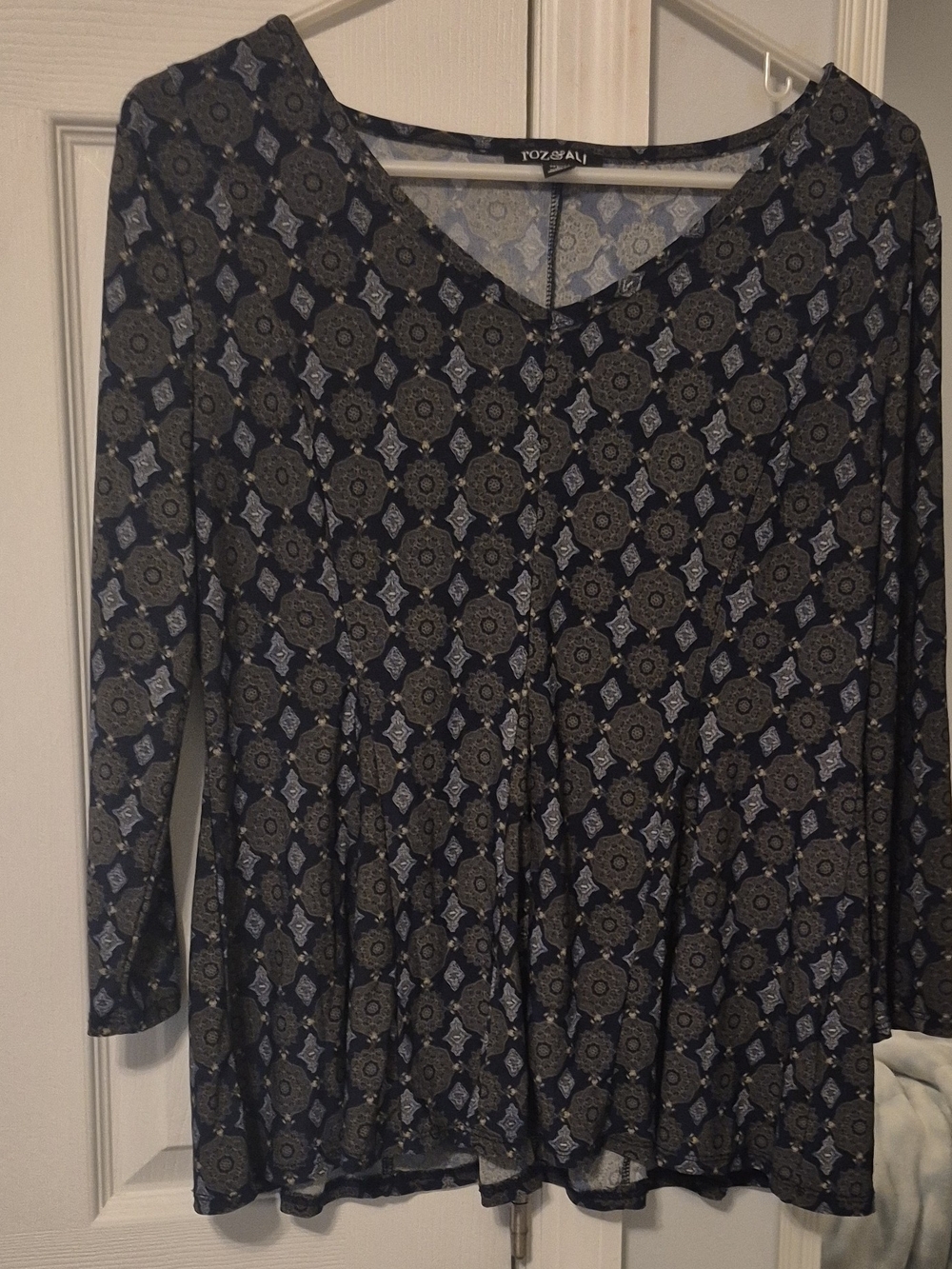 Roz & Ali Black Medallion-Print Long Sleeve V-Neck Tunic